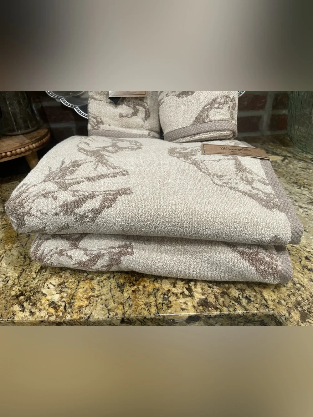 Wrangler MUSTANGS towel bundle - (2) bath, (2) hand towels and (2) fingertip NEW